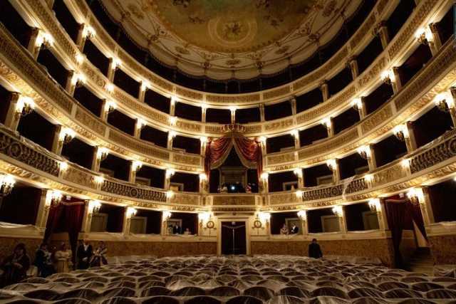 Il Piccinni riapre dopo nove anni: viaggio alla scoperta del teatro pi� antico di Bari 